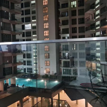 Hostel At Regalia Sky Pool Kuala Lumpur Buitenkant foto