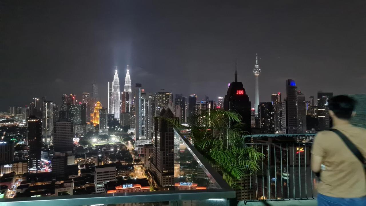 Hostel At Regalia Sky Pool Kuala Lumpur Buitenkant foto